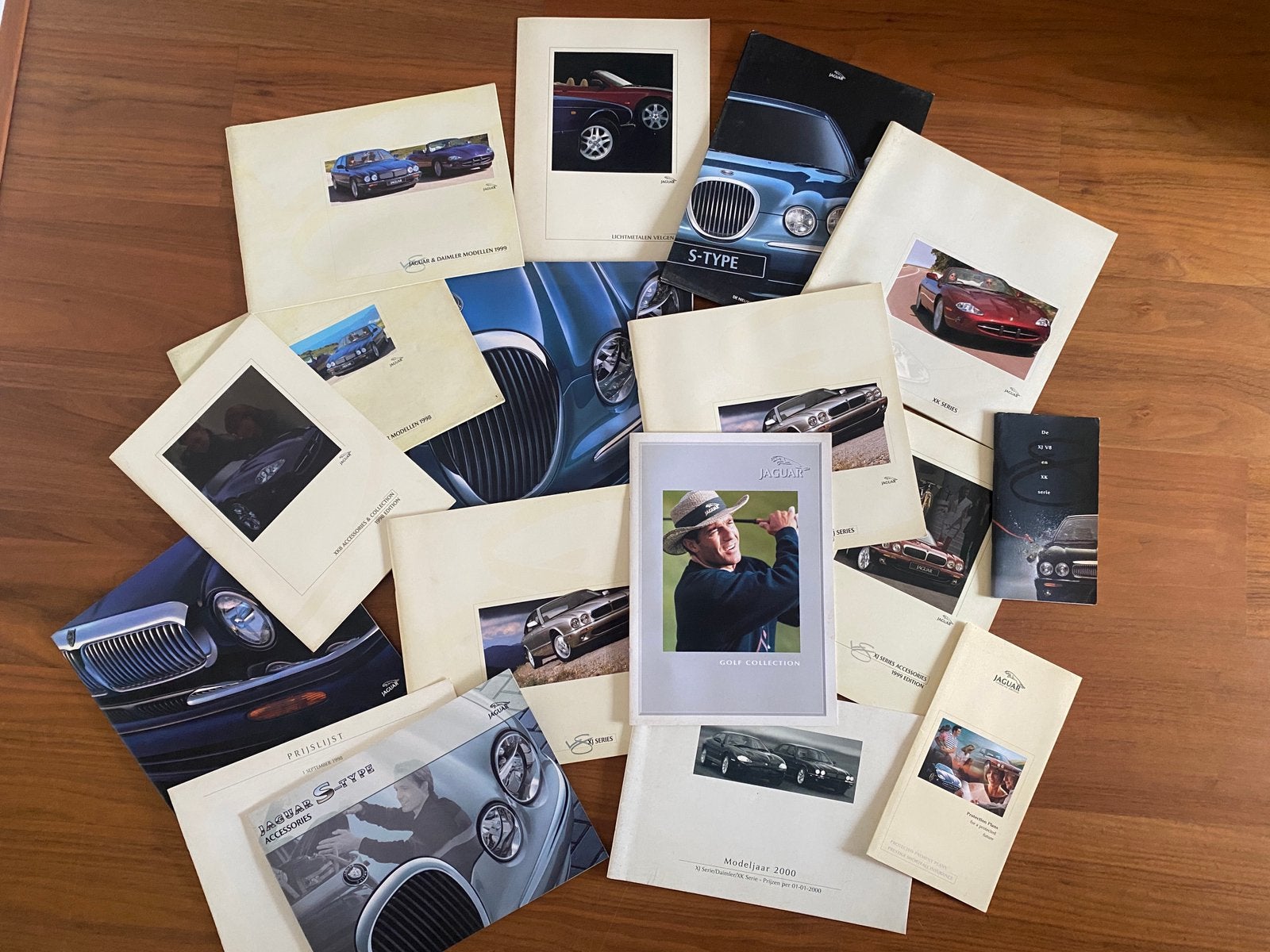 Jaquar autobrochures., Boeken, Ophalen of Verzenden, Gelezen