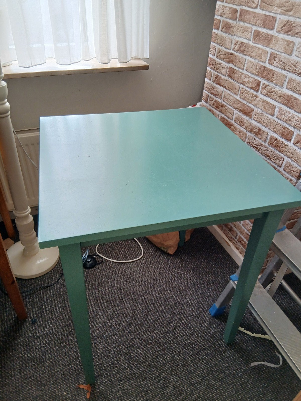 Stevig, klein, vierkant tafeltje, Ophalen, Gebruikt, 50 tot 100 cm, Vierkant