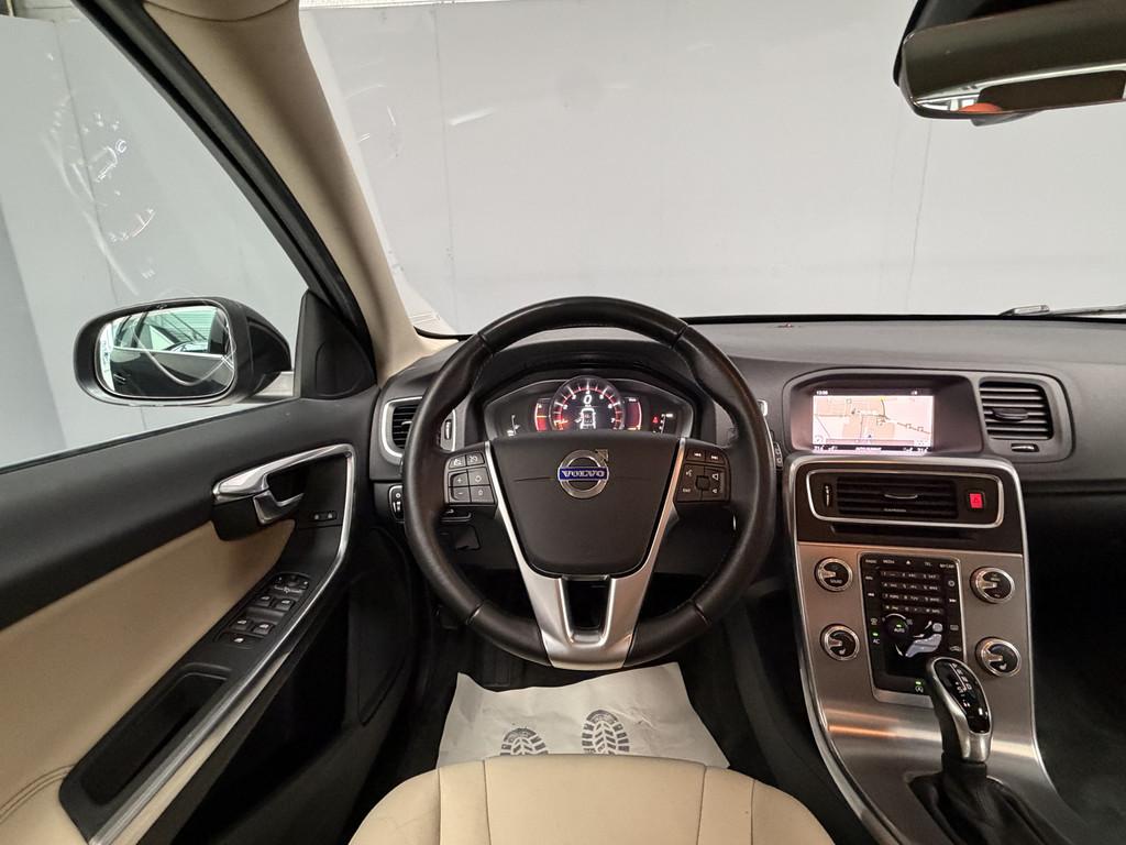 Volvo V60 T3 Nordic+ Automaat|Leder|Xenon|Cruise (bj 2017), Euro 6, 4 cilinders, Zwart, 154 pk
