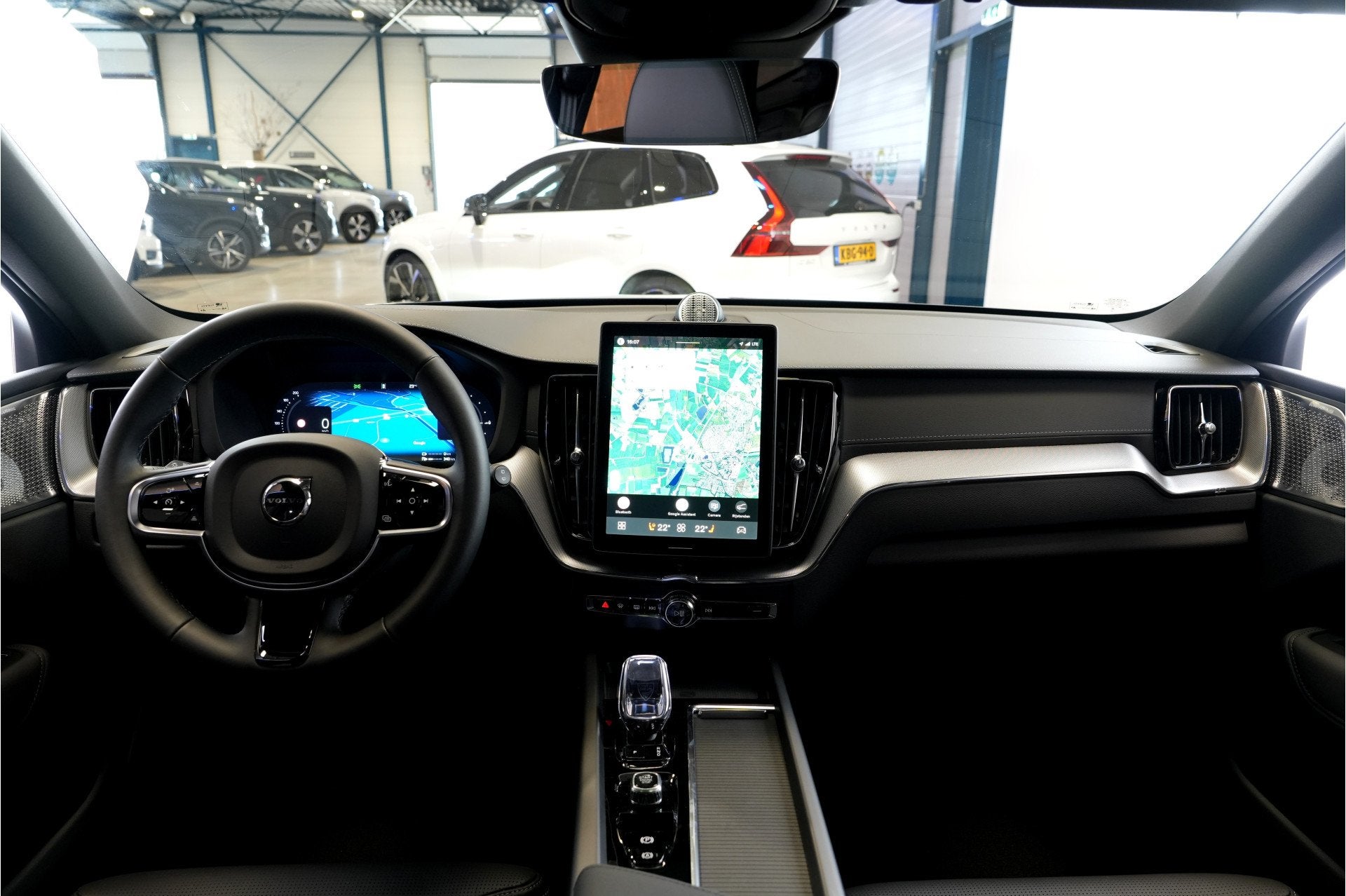 Volvo XC60 2.0 T8 AWD 299kW/407pk Aut8 MJ2027, NIEUW €88.6, Auto's, Automaat, Gebruikt, Euro 6, 1969 cc