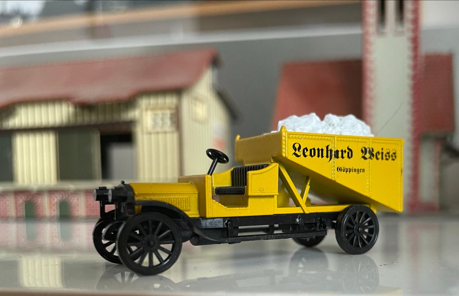 HO modeltreinbaan aankleding: vrachtwagen, kerk en loods, Hobby en Vrije tijd, Overige merken, Gebruikt, -, Gelijkstroom of Wisselstroom
