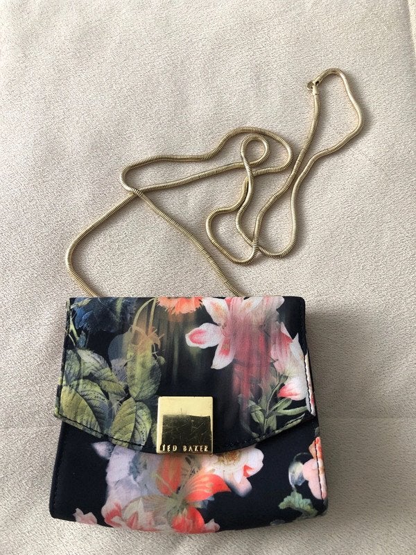 Ted Baker luxe tasje zwart gebloemd schouderketting, Verzenden, Zo goed als nieuw, Overige kleuren, Schoudertasje