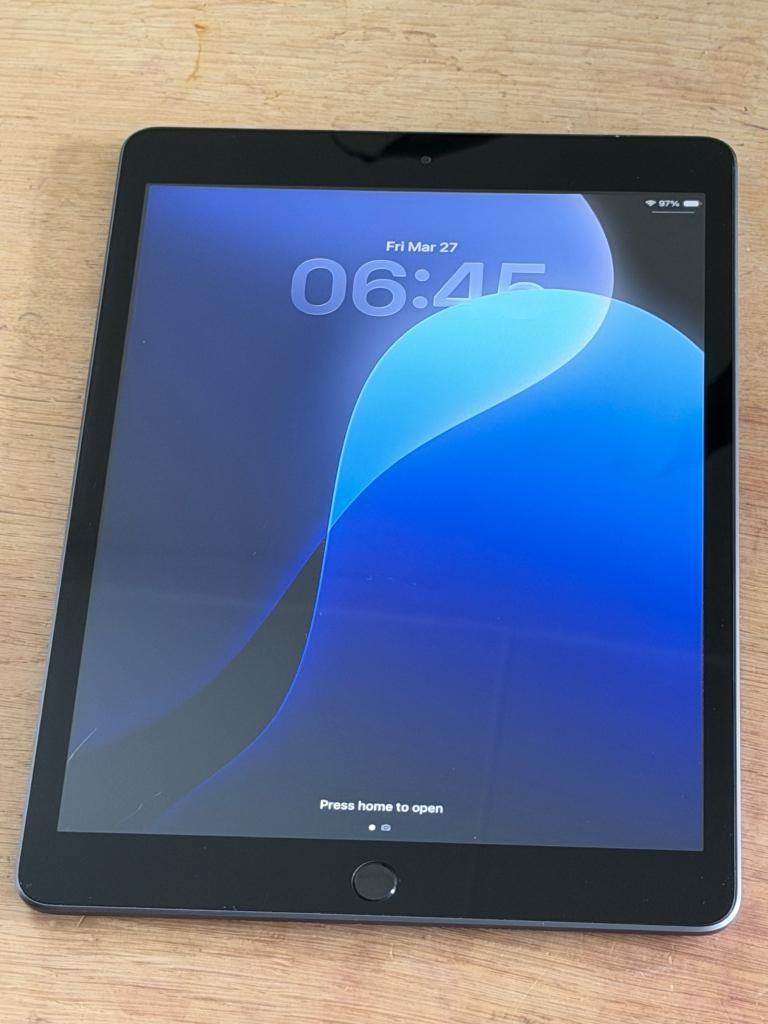 Zeer Mooie iPad 8th gen Black, met 82% batterijconditie!, Computers en Software, Apple iPads, 10 inch, Gebruikt, 32 GB, Apple
