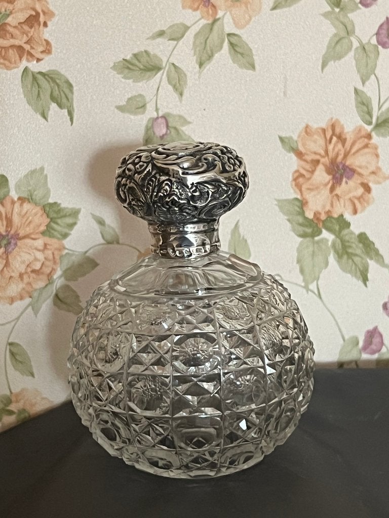 PARFUMFLES RUSSISCH GESLEPEN, Antiek en Kunst, Verzenden, Zilver