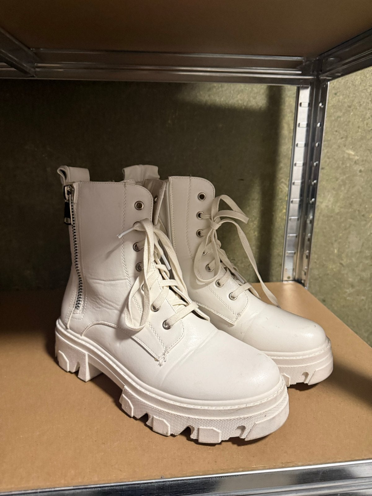 Nieuwe witte laarzen met veters en rits, Ophalen of Verzenden, Nieuw, Wit, Lage of Enkellaarzen