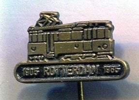 1905 Rotterdam 1965 zilverkleurig tram speldje ( J_038), Verzamelen, Speldjes, Pins en Buttons, Verzenden, Zo goed als nieuw, Transport