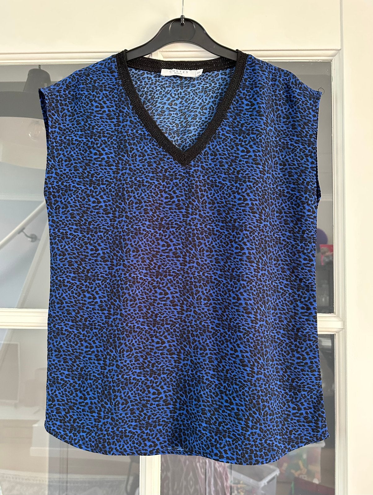 Prachtige nieuwe top met glitters op de bies Costes maat XS, Blauw, Nieuw, Ophalen of Verzenden, Korte mouw