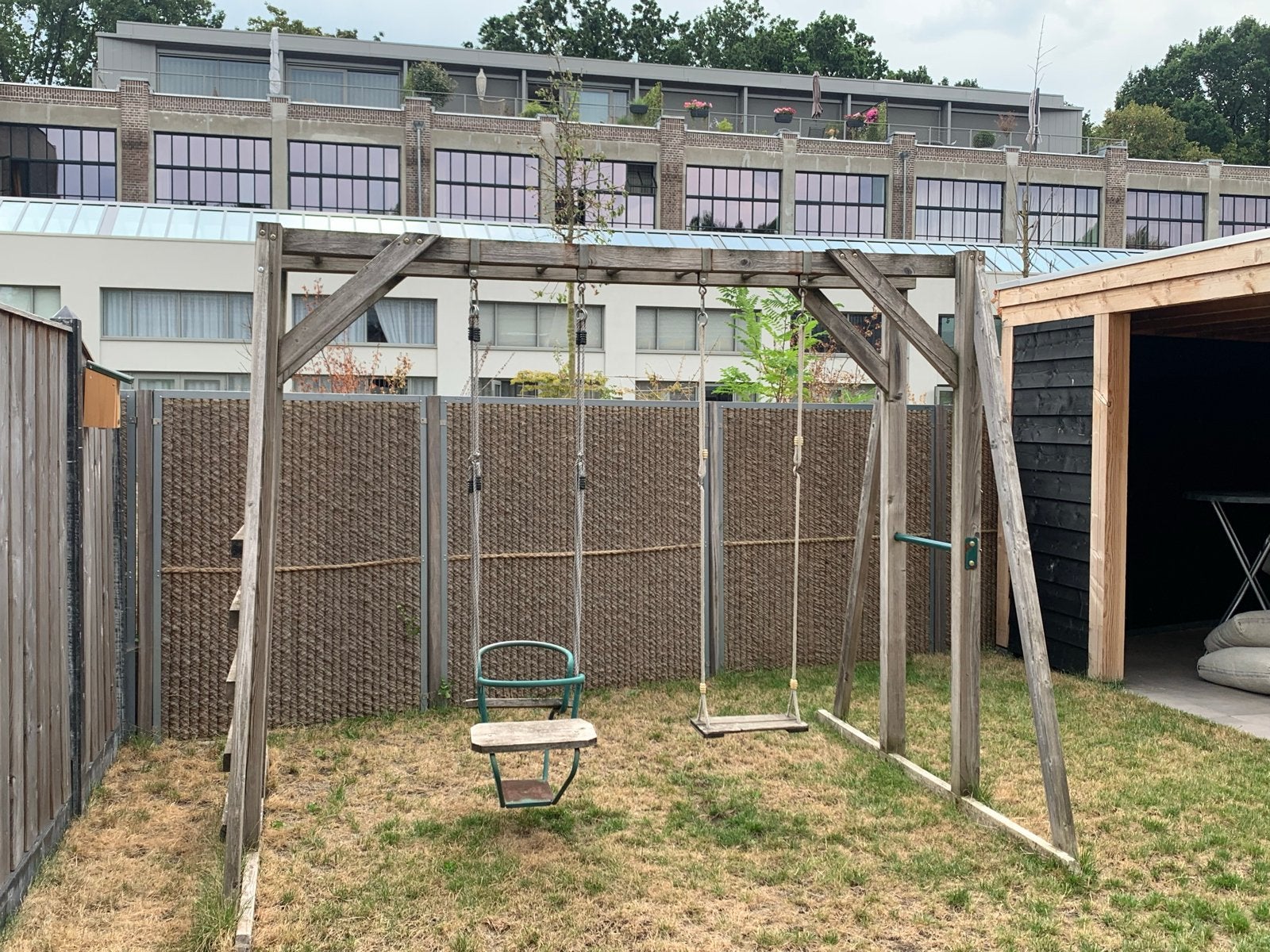 Houten schommel met schuitje en gewone schommel, Ophalen, Gebruikt, Schommel