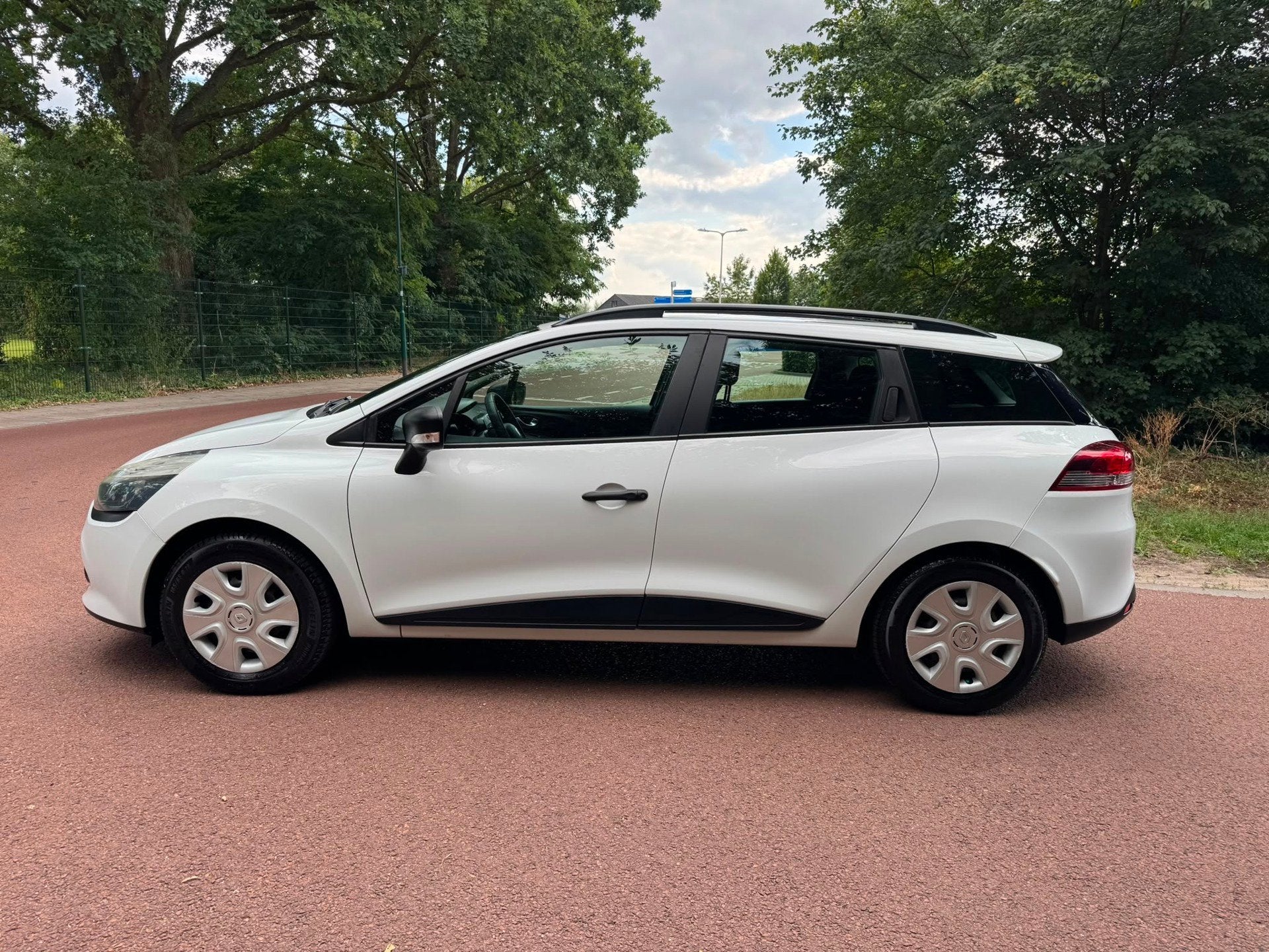 Renault Clio Estate 0.9 TCe Authentique / Airco / Aux / NAP/, Auto's, Voorwielaandrijving, 898 cc, Gebruikt, Euro 6