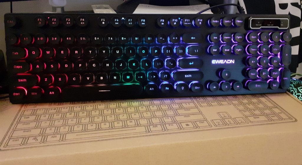 Nieuw toetsenbord met gekleurd licht, Ophalen of Verzenden, Nieuw, Bedraad