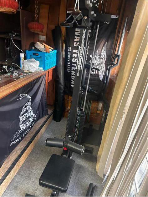 Pt Essentials Lat Pulldown Machine, Rug, Pt essentials, Zo goed als nieuw, Pt essentials