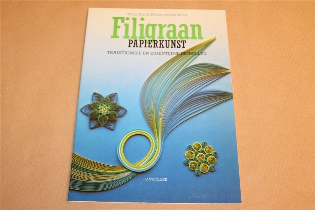 Filigraan Papierkunst — Quilling Modellen Traditie & Modern, Boeken, Ophalen of Verzenden, Gelezen, Overige onderwerpen
