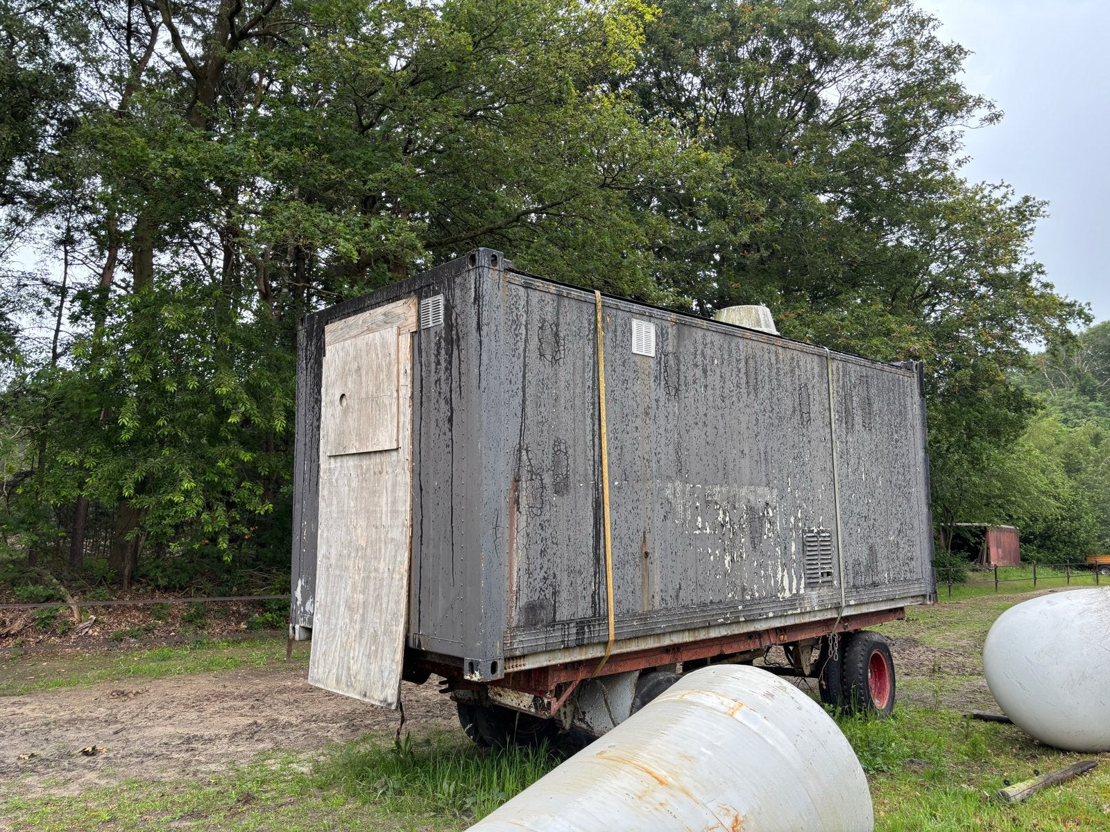 Grote container op wielen - Ideaal voor opslag of project, Ophalen