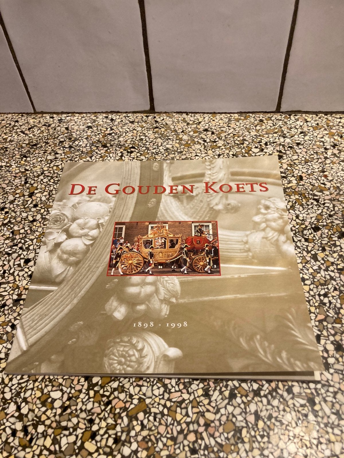Boekje gouden koets, Verzamelen, Koninklijk Huis en Royalty, Ophalen of Verzenden, Gebruikt, Tijdschrift of Boek
