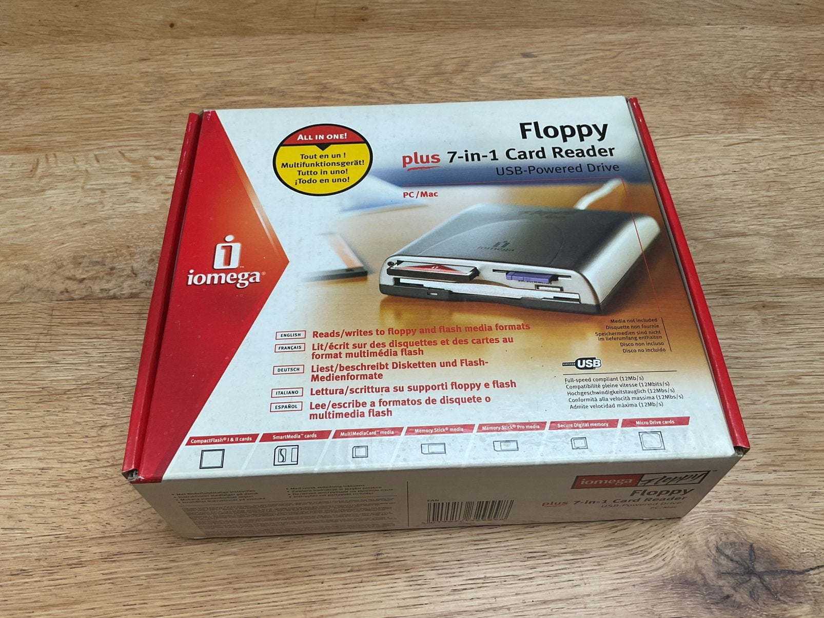 Iomega floppy discdrive plus 7 in 1 cardreader usb, Ophalen of Verzenden, Zo goed als nieuw