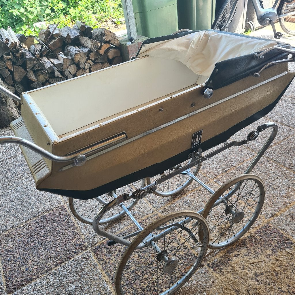 Oude kinderwagen., Ophalen, Gebruikt