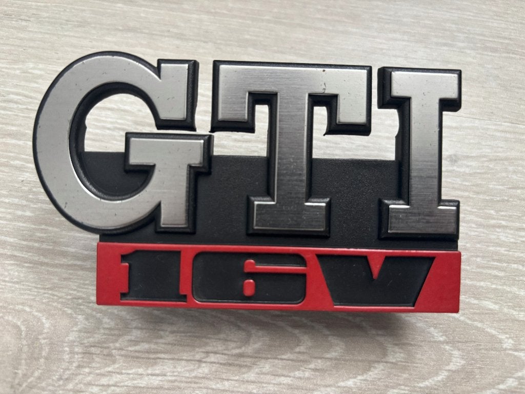 Volkswagen Golf 2 GTI 16v gril badge embleem - origineel, Ophalen of Verzenden