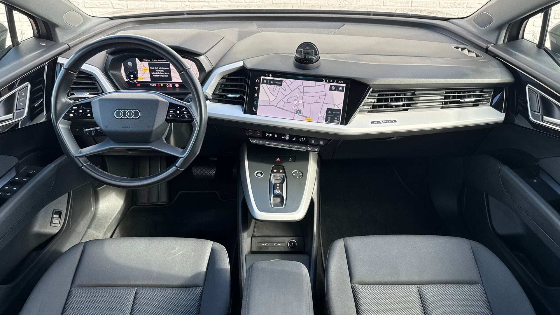 Audi Q4 e-tron 45 S Edition 82 kWh Trekhaak Adaptive cruise, Auto's, Automaat, Gebruikt, Zwart, 82 kWh