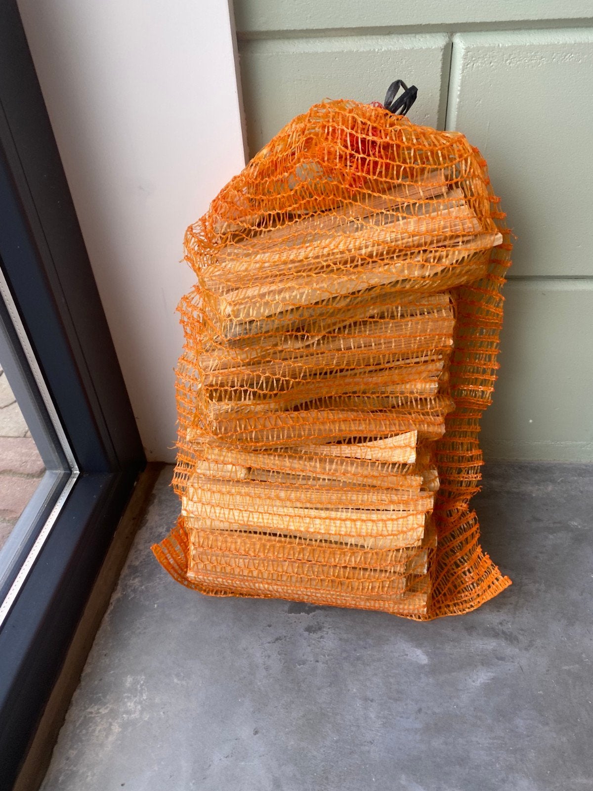 zakken aanmaakhout 2kg, Minder dan 3 m³, Ophalen of Verzenden, Overige houtsoorten, Stammen