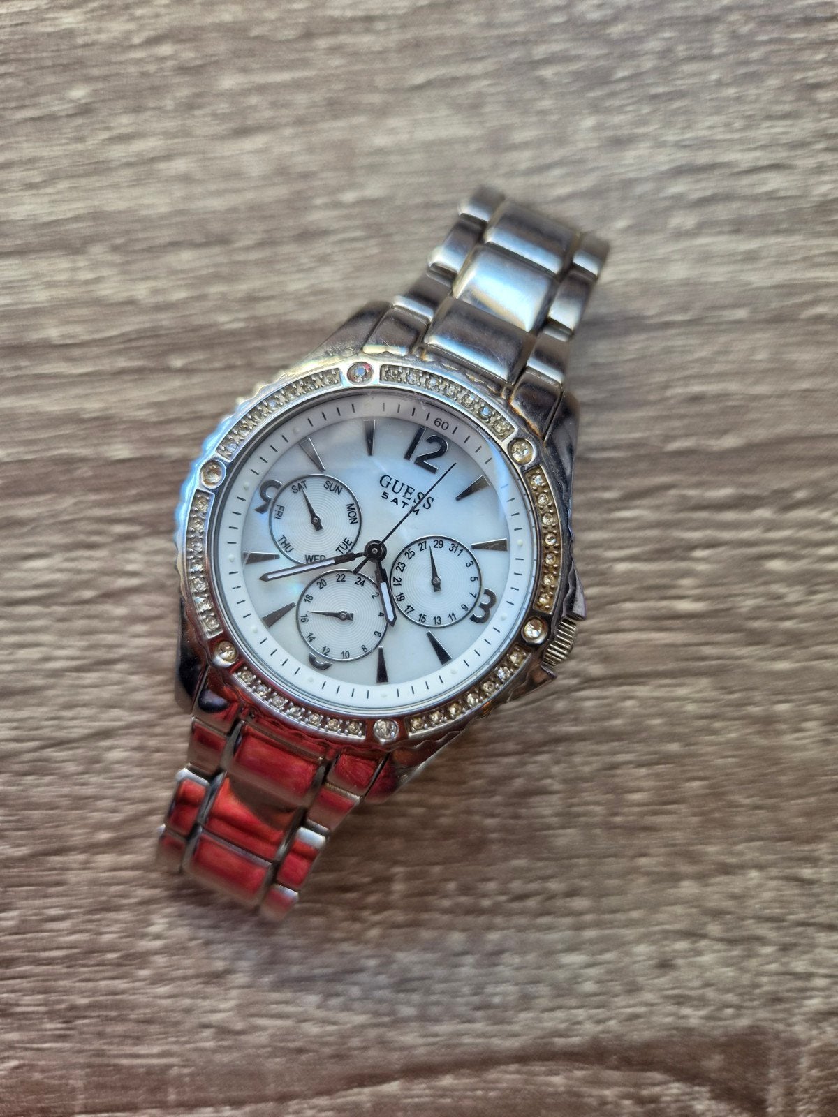 Guess Dameshorloge parelmoer met strass en, Ophalen, Staal, Gebruikt, Staal