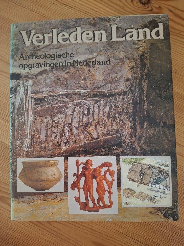 Verleden land. Door J.H.F. Bloemers,, Ophalen of Verzenden, Zo goed als nieuw, Natuurwetenschap