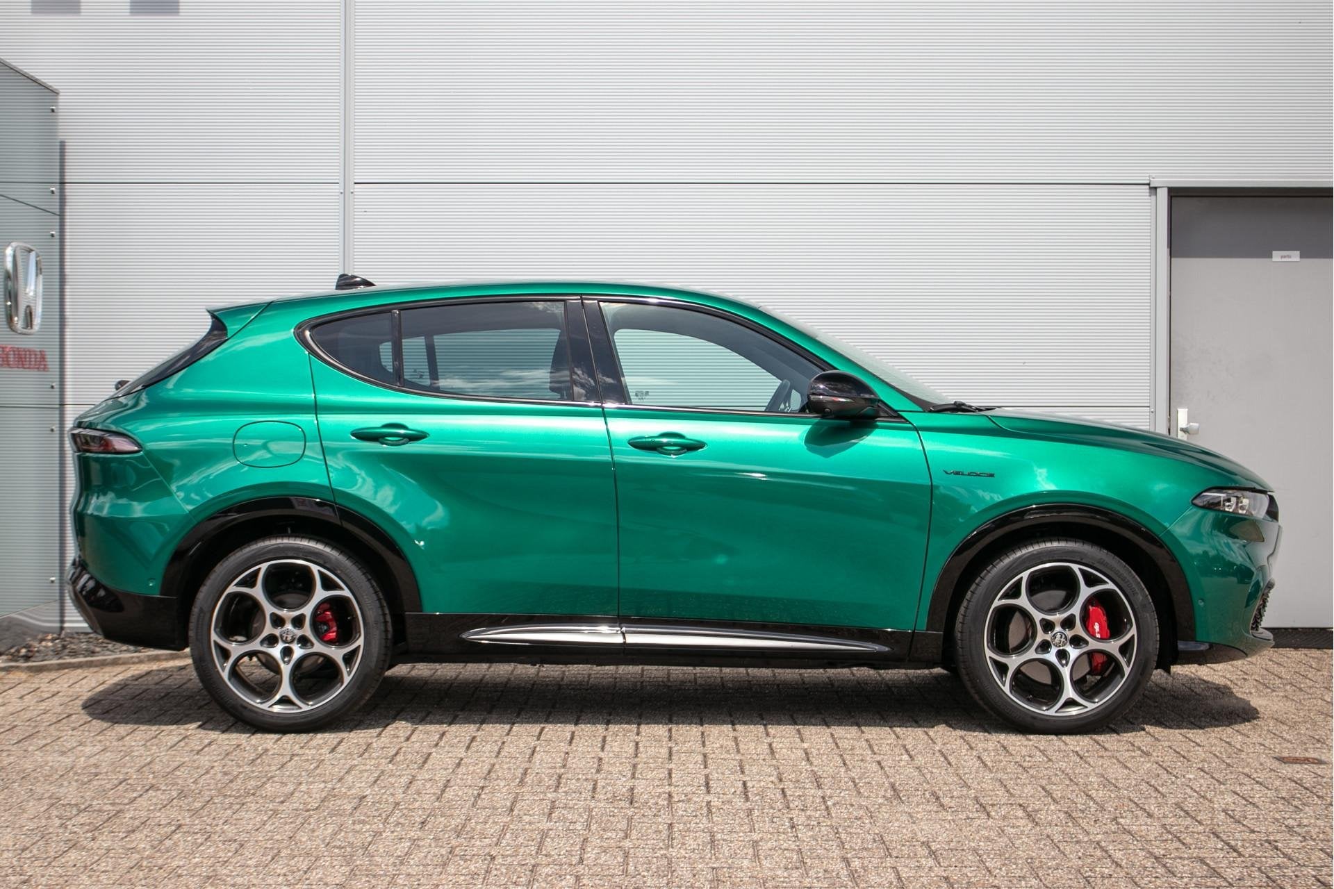 Alfa Romeo Tonale 1.5T Hybrid Veloce - Leer | Stoel+stuurver, Auto's, Gebruikt, 4 cilinders, 700 kg, 160 pk