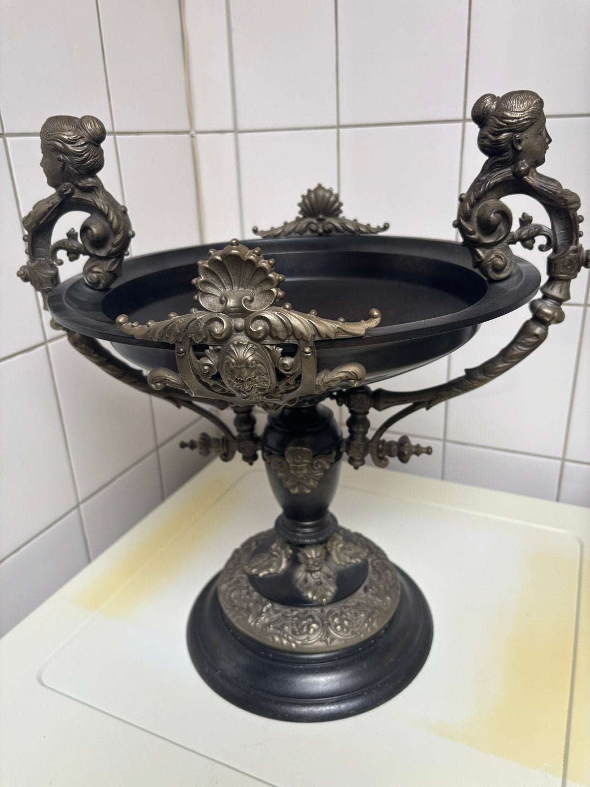 Antieke decoratieve schaal met bronzen details, Ophalen