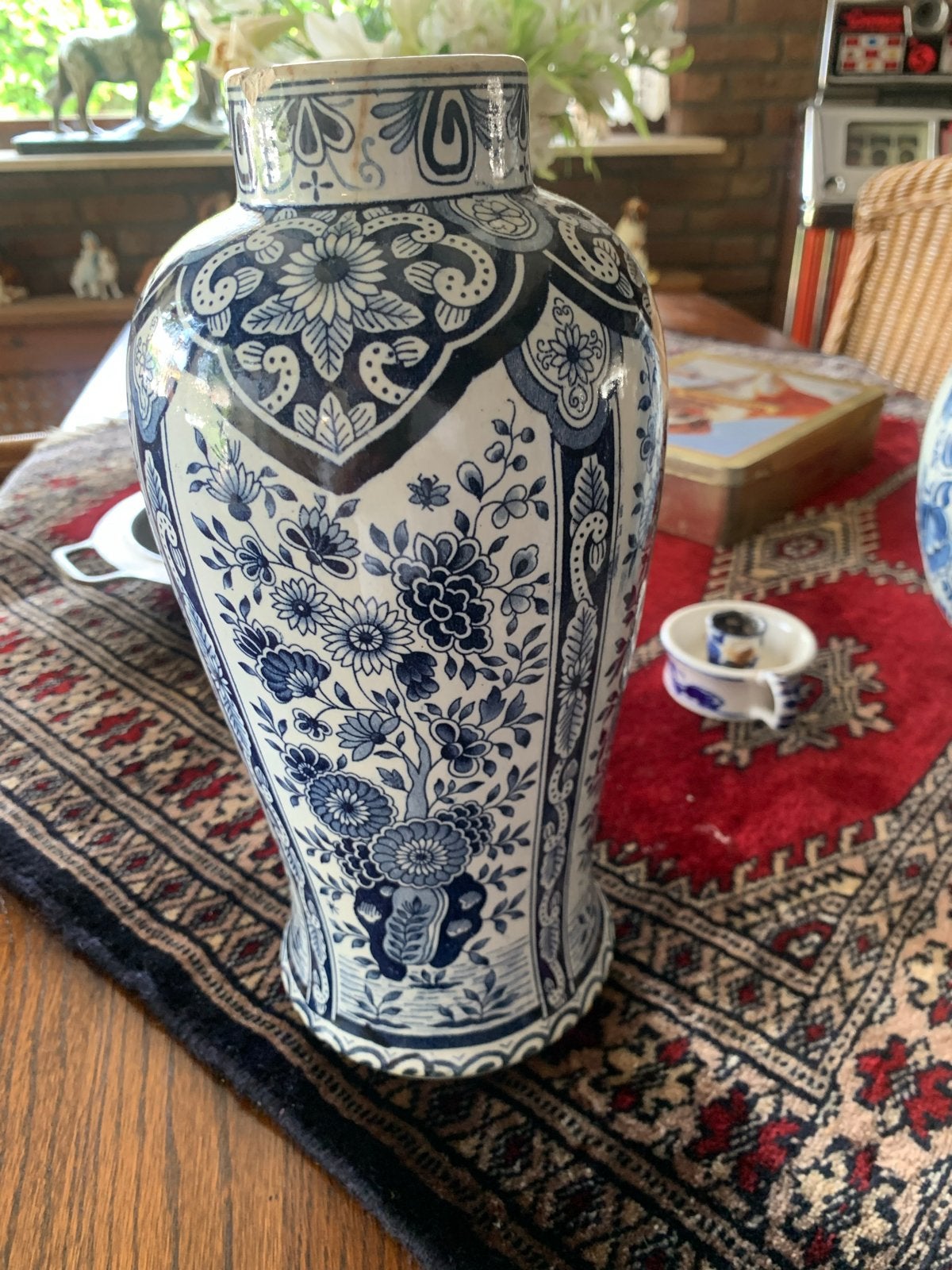 Antieke Delftsblauwe vaas met bloemmotief, beschadigd, Antiek en Kunst, Ophalen of Verzenden