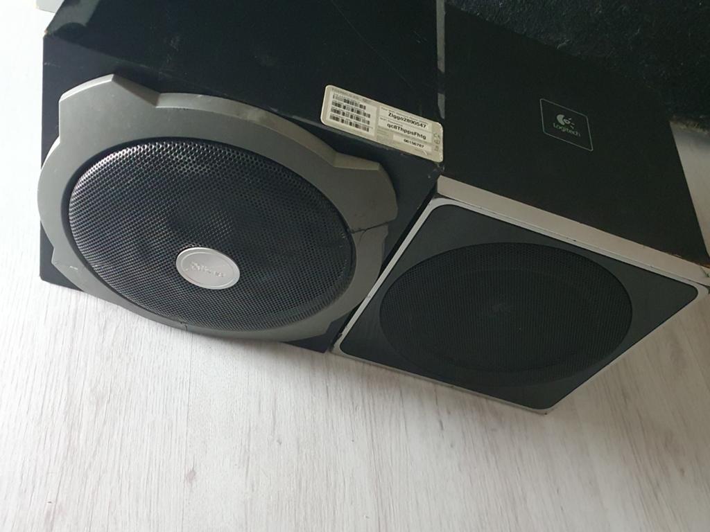 2 subwoofers (Trust en Logitech€10 samsn) - geen bedrading, Audio, Tv en Foto, Luidsprekers, Ophalen, Gebruikt, Subwoofer, Overige merken
