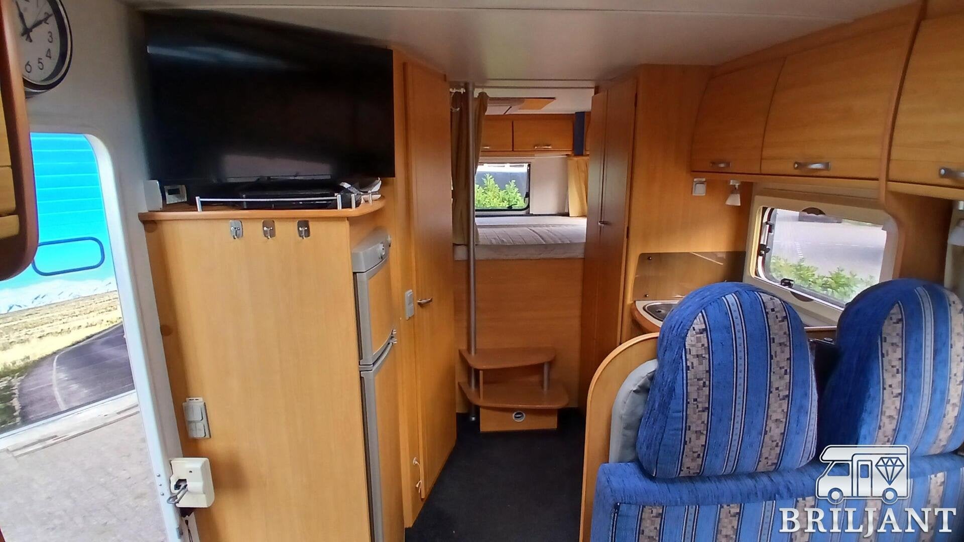 Foto 10 van Lmc LIBERTY 688 TI AUTOMAAT/dwarsbed