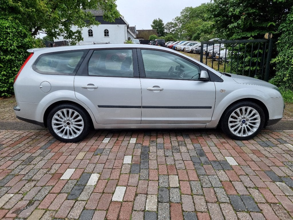 Ford Focus Wagon 2.0 16V Rally Edition, airco, camera, 145 pk, Stof, Zwart, 4 cilinders