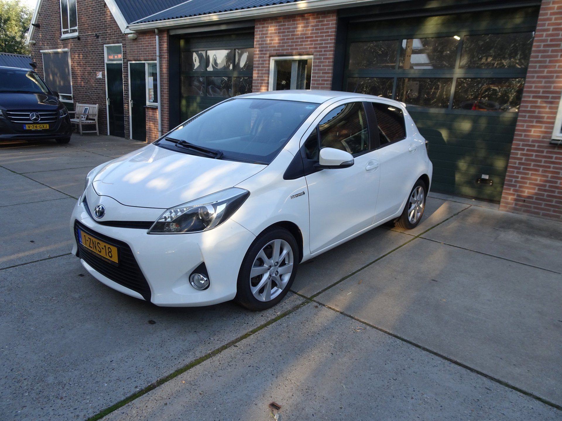 Toyota Yaris 1.5 Full Hybrid Dynamic, Euro 5, 1497 cc, Gebruikt, Start-stop-systeem