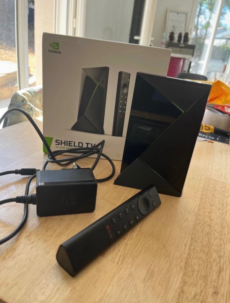Nvidia Shield TV Pro - met stand (P2897), Audio, Tv en Foto, Mediaspelers, Ophalen of Verzenden, Zo goed als nieuw