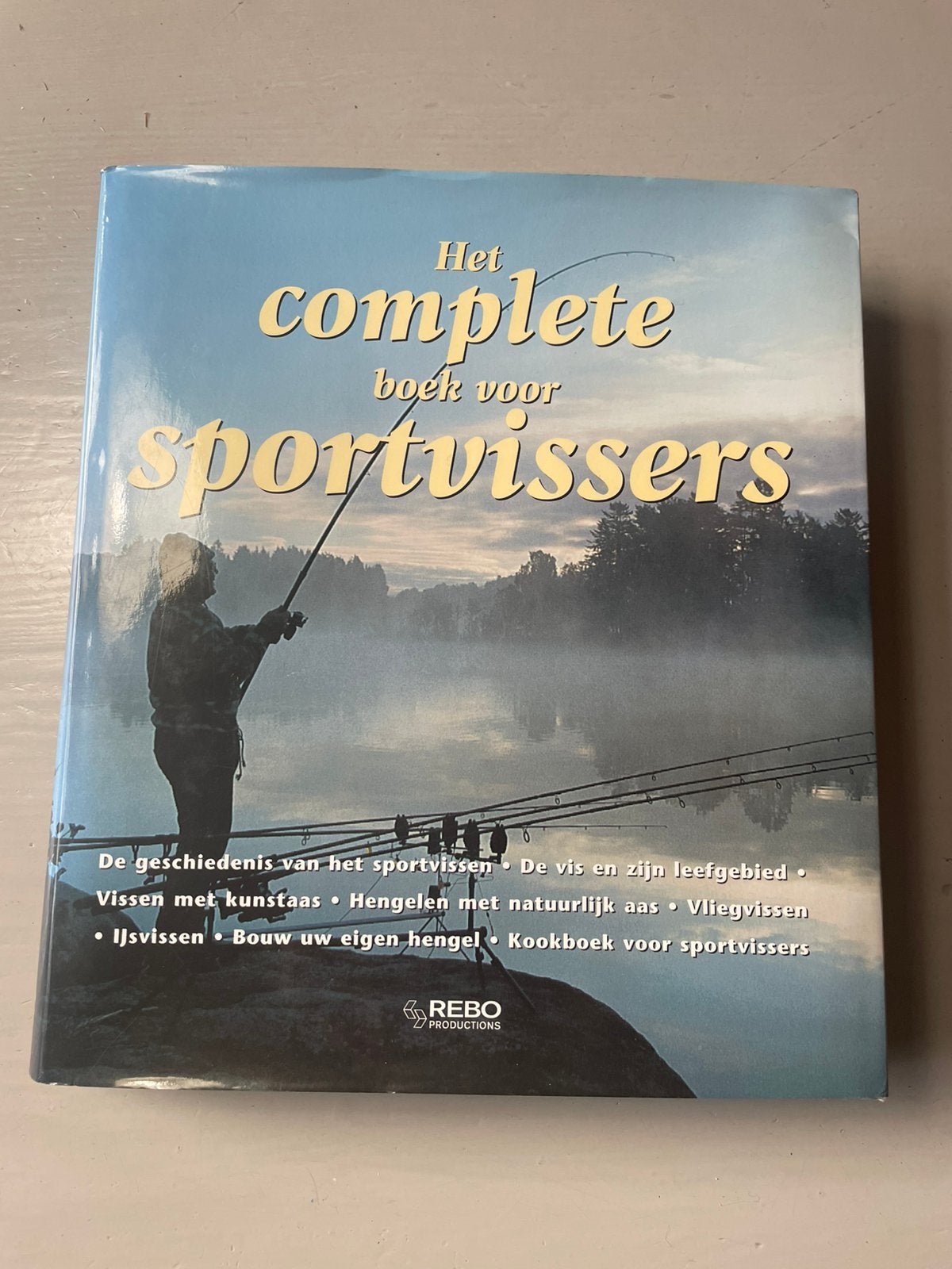 Het complete boek voor sportvissers - REBO Productions, Ophalen of Verzenden, Zo goed als nieuw, Watersport en Hengelsport