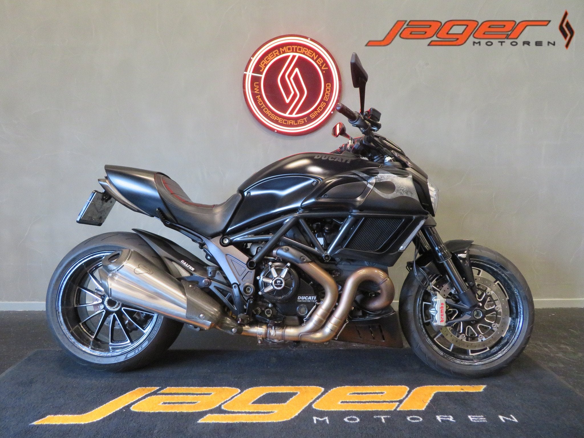 Ducati DIAVEL TERMIGNONI PERFECT! (bj 2014), Naked bike, Gebruikt, Bedrijf