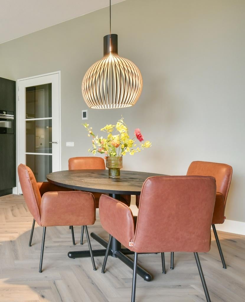 Eettafel Jess Design rond 130 cm, Ophalen, Zo goed als nieuw, Vier personen, 100 tot 150 cm