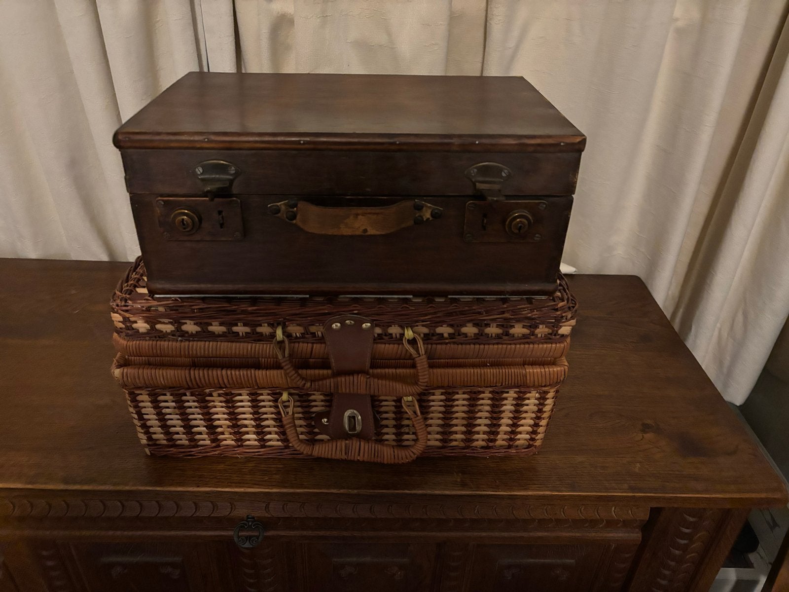 Vintage houten koffer en rieten picknickmand, Ophalen of Verzenden, Gebruikt, Zonder inhoud