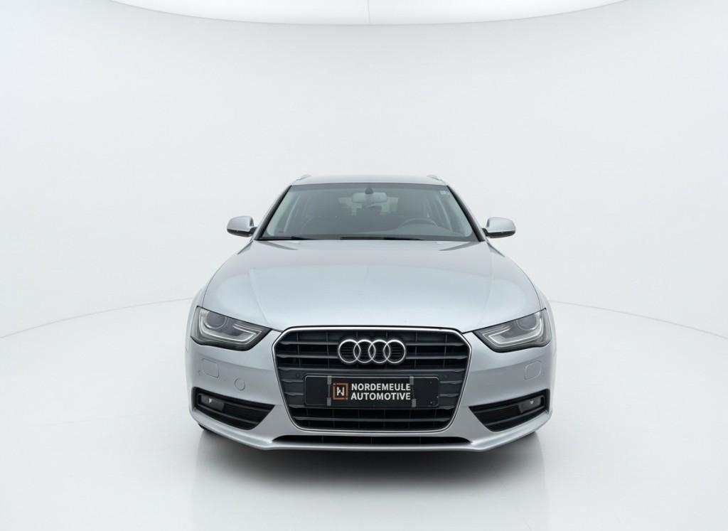 Audi A4 2.0 TDI, AUT, Cruise, Xenon, Trekhaak, Auto's, Audi, Euro 5, Gebruikt, Navigatiesysteem, A4