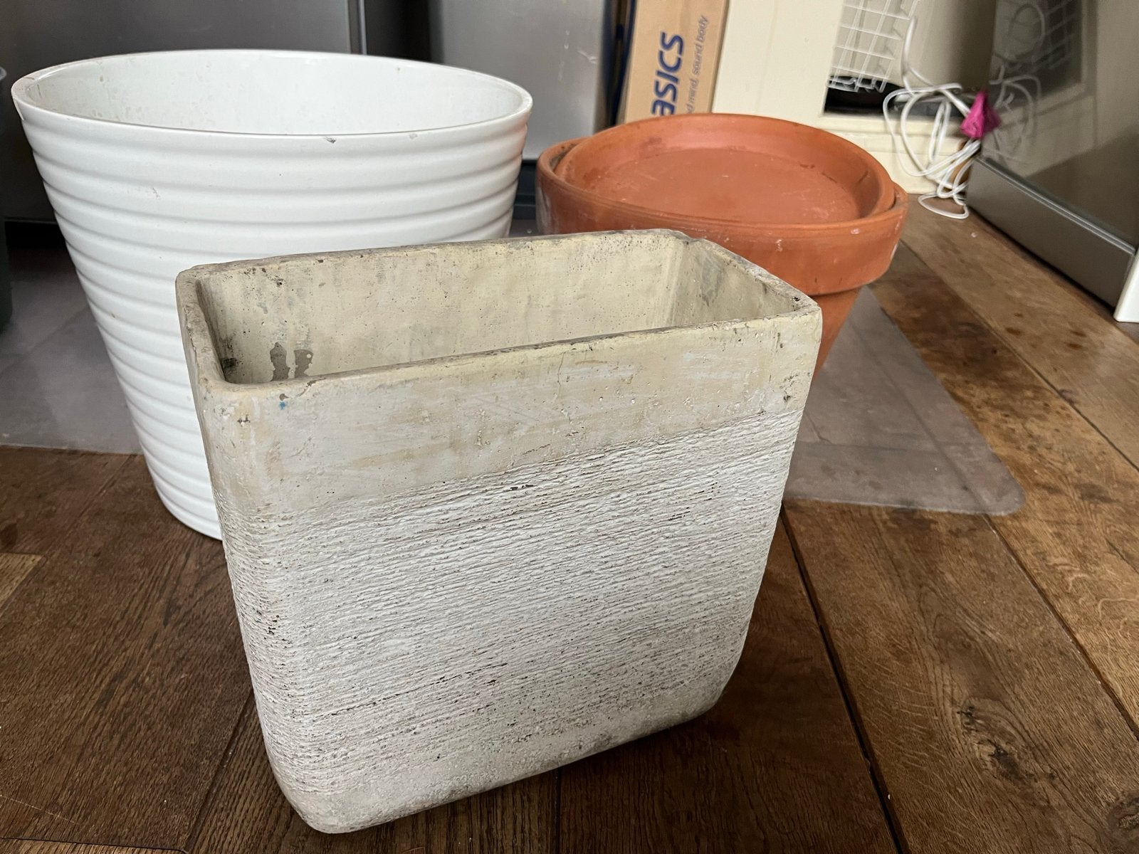 3 Grote Bloempotten - Wit, Crème en Terracotta, Gebruikt, Rond, Binnen, Minder dan 40 cm