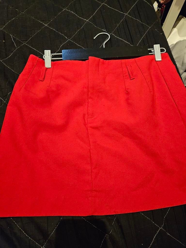 Rood mini rokje van Bershka - Maat L, Maat 42/44 (L), Gedragen, Boven de knie, Rood
