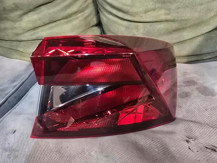 Achterlicht Led rechts Skoda Fabia 4 6VA bj 2022-heden, Auto-onderdelen, Gebruikt, Brno, Ophalen of Verzenden, Sidali047@hotmail.com