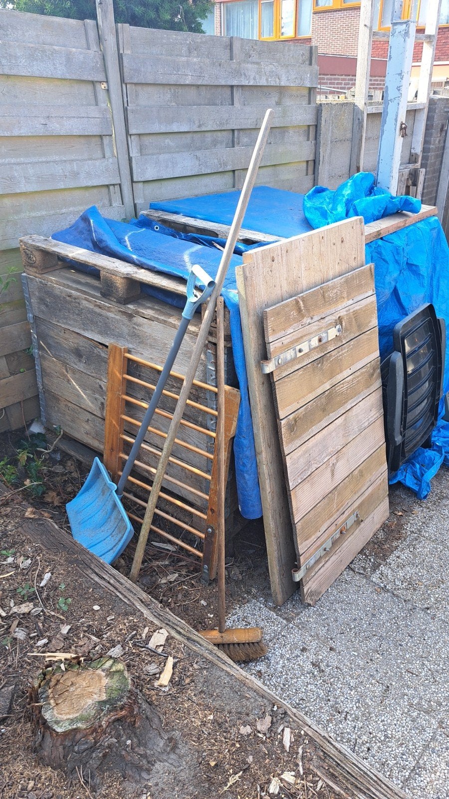 Diverse houtblokken en takken voor brandhout, Tuin en Terras, 3 tot 6 m³, Ophalen of Verzenden, Overige houtsoorten, Blokken