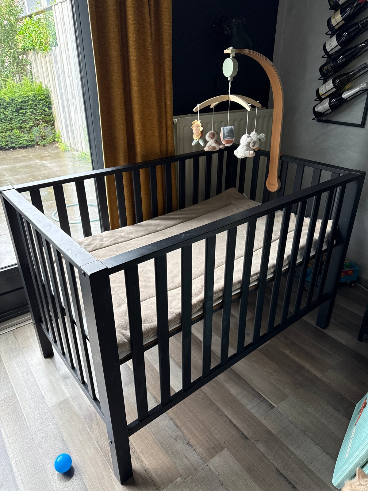 Tweeling box met matras, kussen en boxmobiel, Ophalen, Gebruikt, Overige typen