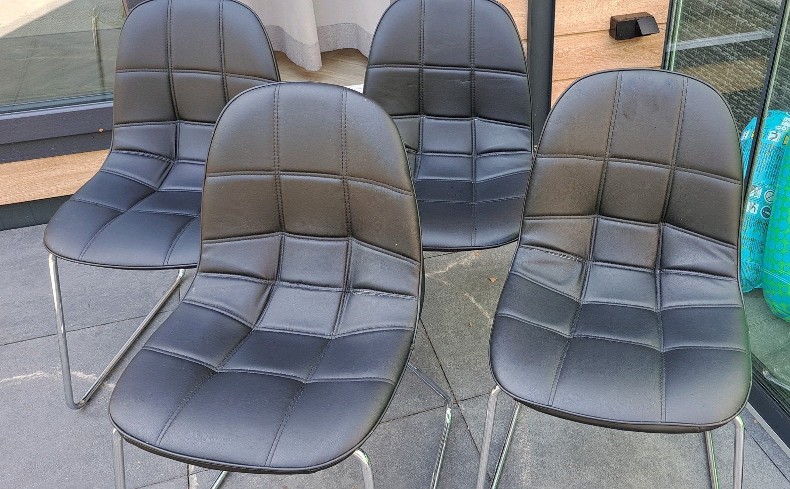 4 zwarte eetkamerstoelen met metalen onderstel, Ophalen, Overige materialen