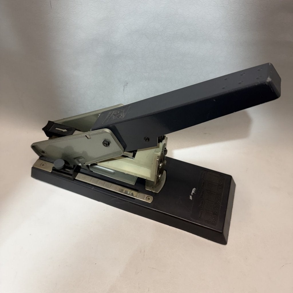 Zware Nietmachine, Gebruikt, Ophalen of Verzenden, Guaestus Trading, Sales@guaestus.com