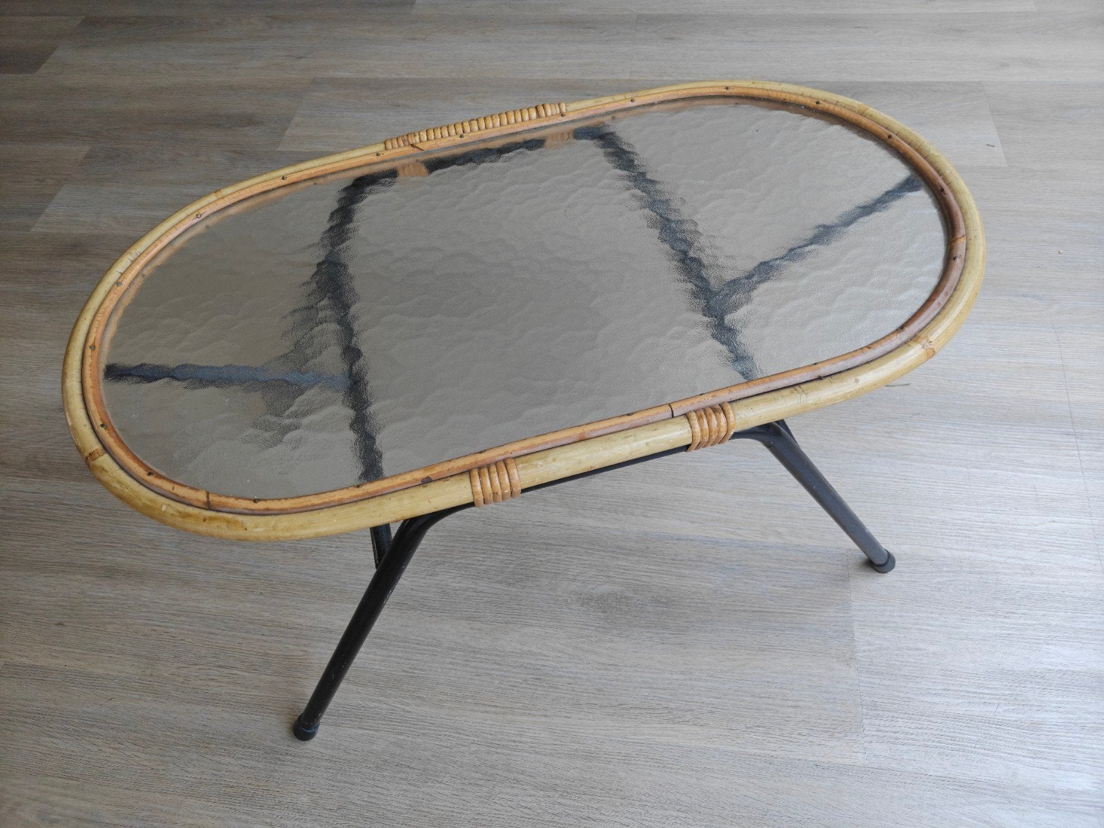 Vintage bamboe salontafel met glazen blad, Ophalen, 50 tot 100 cm, Ovaal, 5 – 50