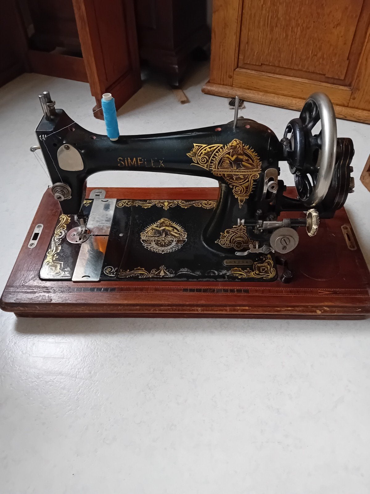 antieke handnaaimachine, Ophalen