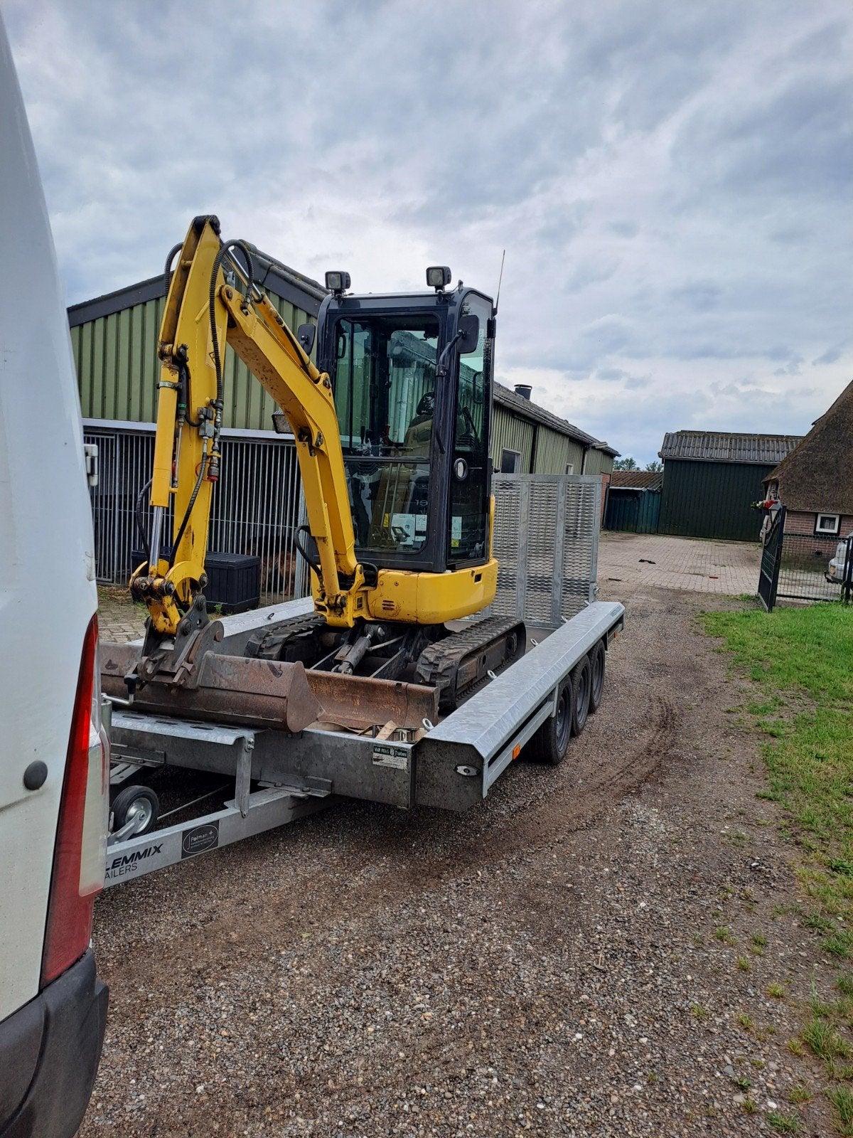 Minikraan 1.8 ton met machinist te huur, Ophalen of Verzenden