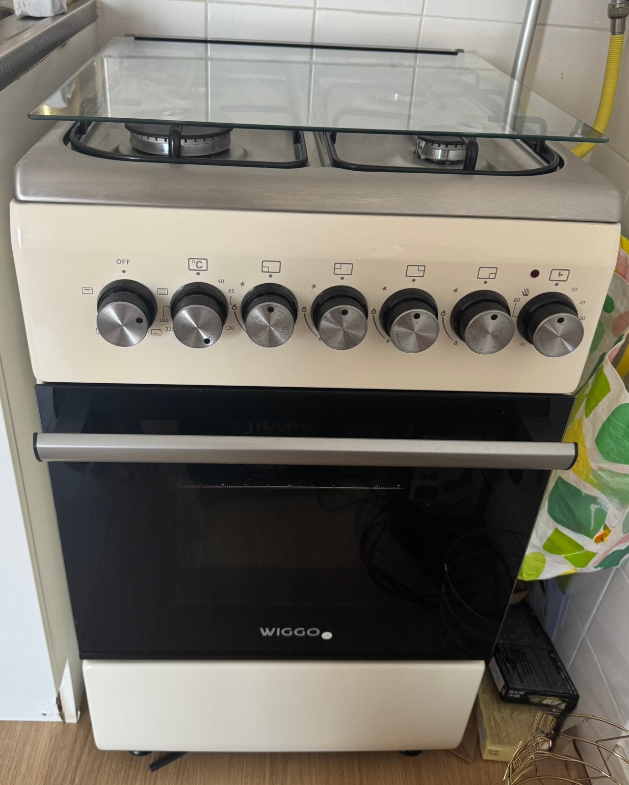 Gasfornuis met oven Wiggo beige, Ophalen, 4 kookzones, Zo goed als nieuw, Gas