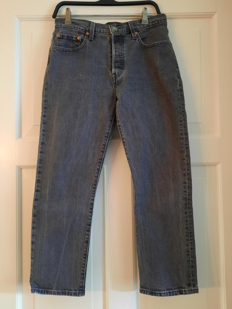Originele 501 Levi's jeans grijs/zwart, Kleding | Dames, Spijkerbroeken en Jeans, Ophalen of Verzenden, Zo goed als nieuw, Grijs